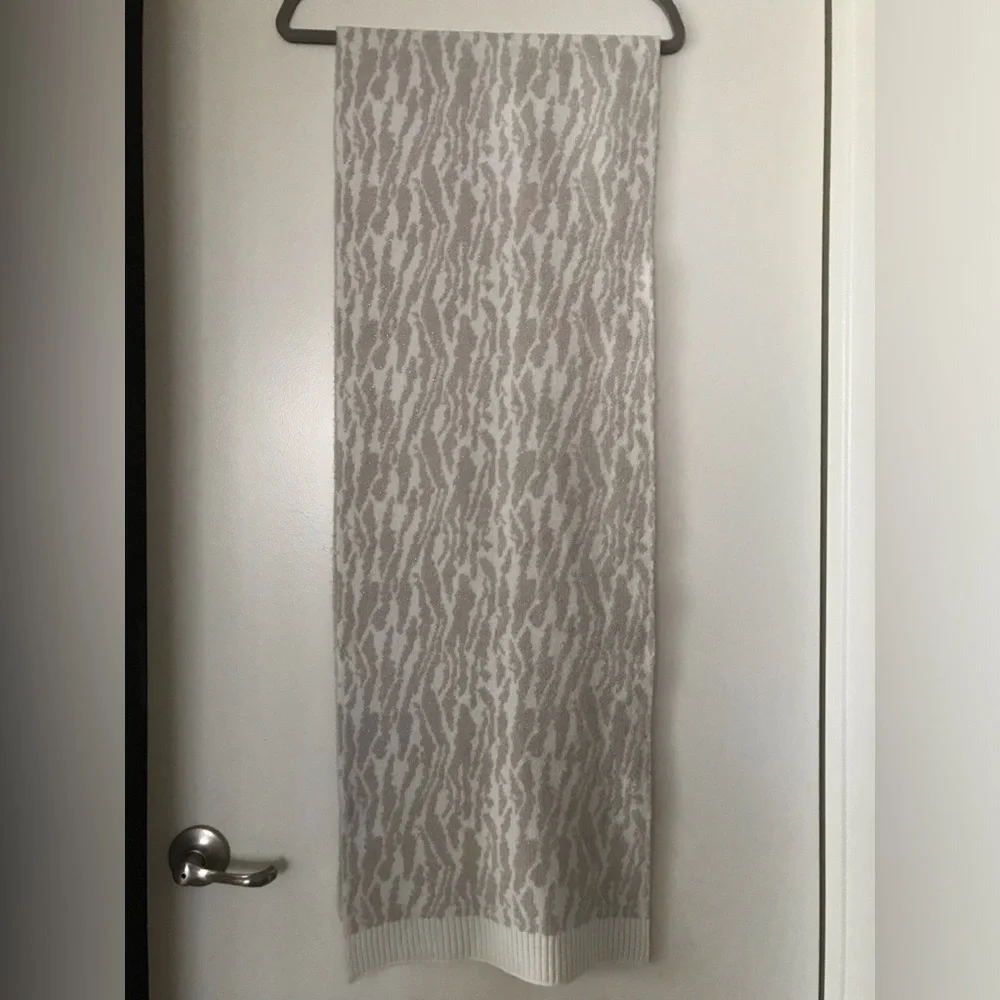 NEW! Express scarf